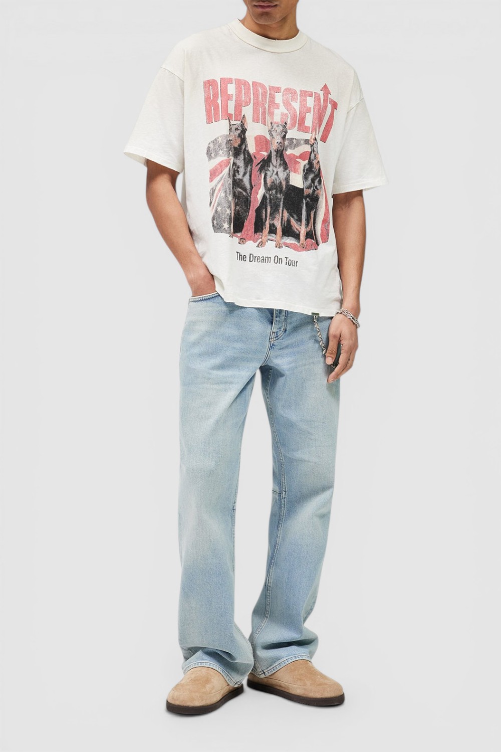 תמונת כל הלוק של חולצת טי אוברסייז